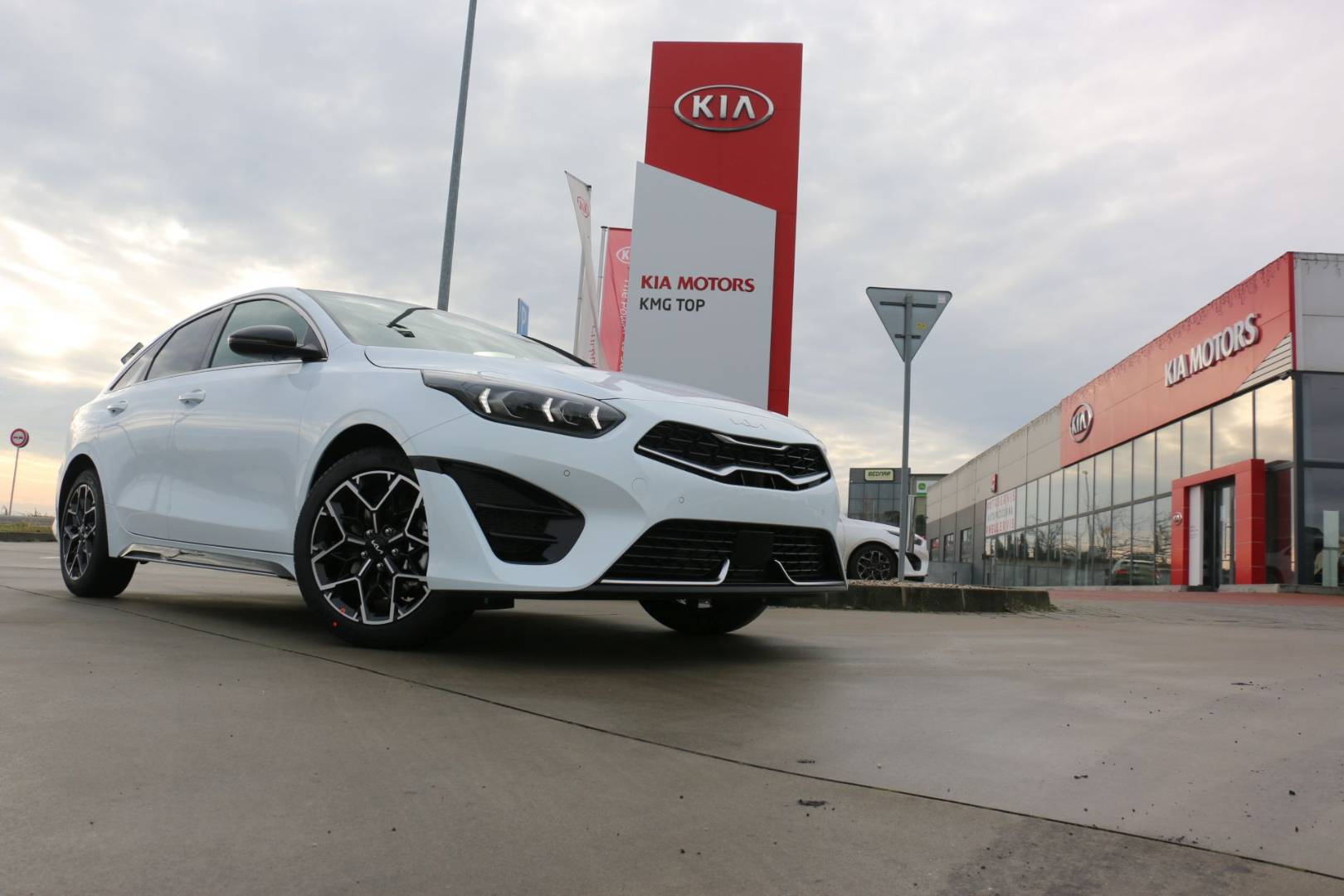 Kia PROCEED 1,5 T-GDi AT GT-line + Safety pack